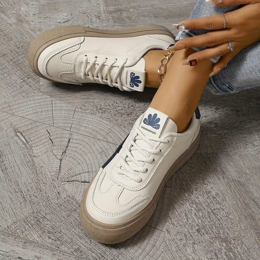 Claudia | Orthopädische Sneaker mit Schnürsenkeln und dicker Sohle