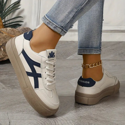 Claudia | Orthopädische Sneaker mit Schnürsenkeln und dicker Sohle