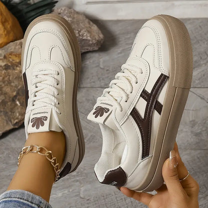 Claudia | Orthopädische Sneaker mit Schnürsenkeln und dicker Sohle