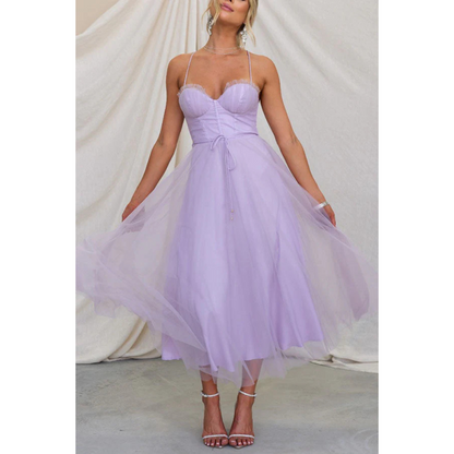 Quelina | Robe longue moderne pour femme à fines bretelles | Stylisée