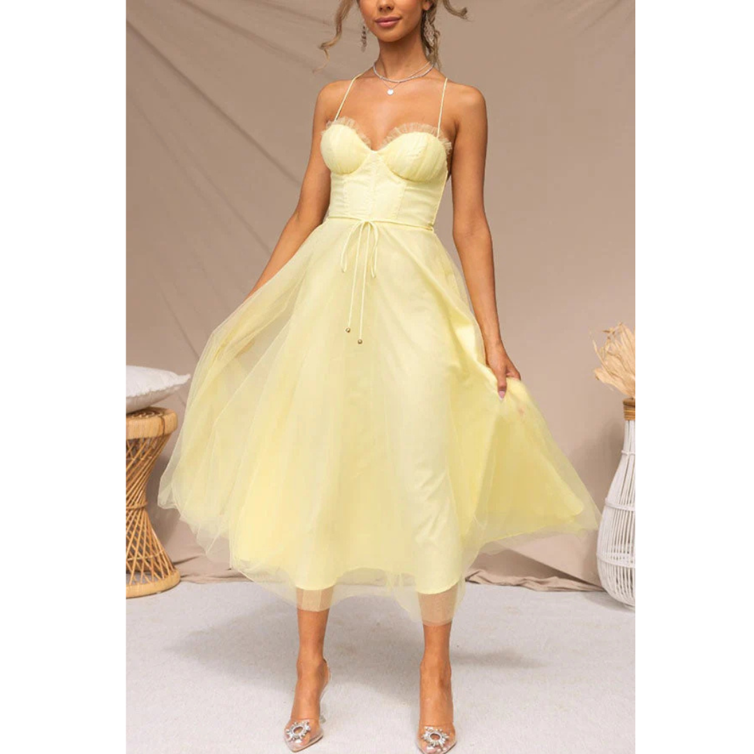 Quelina | Robe longue moderne pour femme à fines bretelles | Stylisée