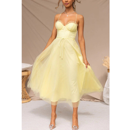Quelina | Robe longue moderne pour femme à fines bretelles | Stylisée