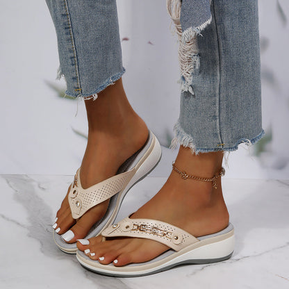 Tarsila | Sandalias de cuña para mujer con tiras decorativas | Elegantes