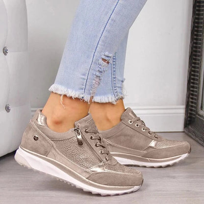 Prisella | Moderne Damen-Sneaker mit Schnürsenkeln | Keilabsatz