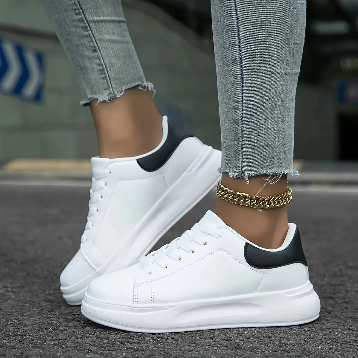 Dorelia | urbane Sneaker für Damen mit klarem Design und Schnürsenkeln