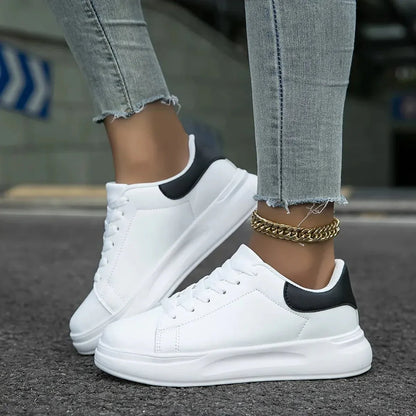 Dorelia | urbane Sneaker für Damen mit klarem Design und Schnürsenkeln