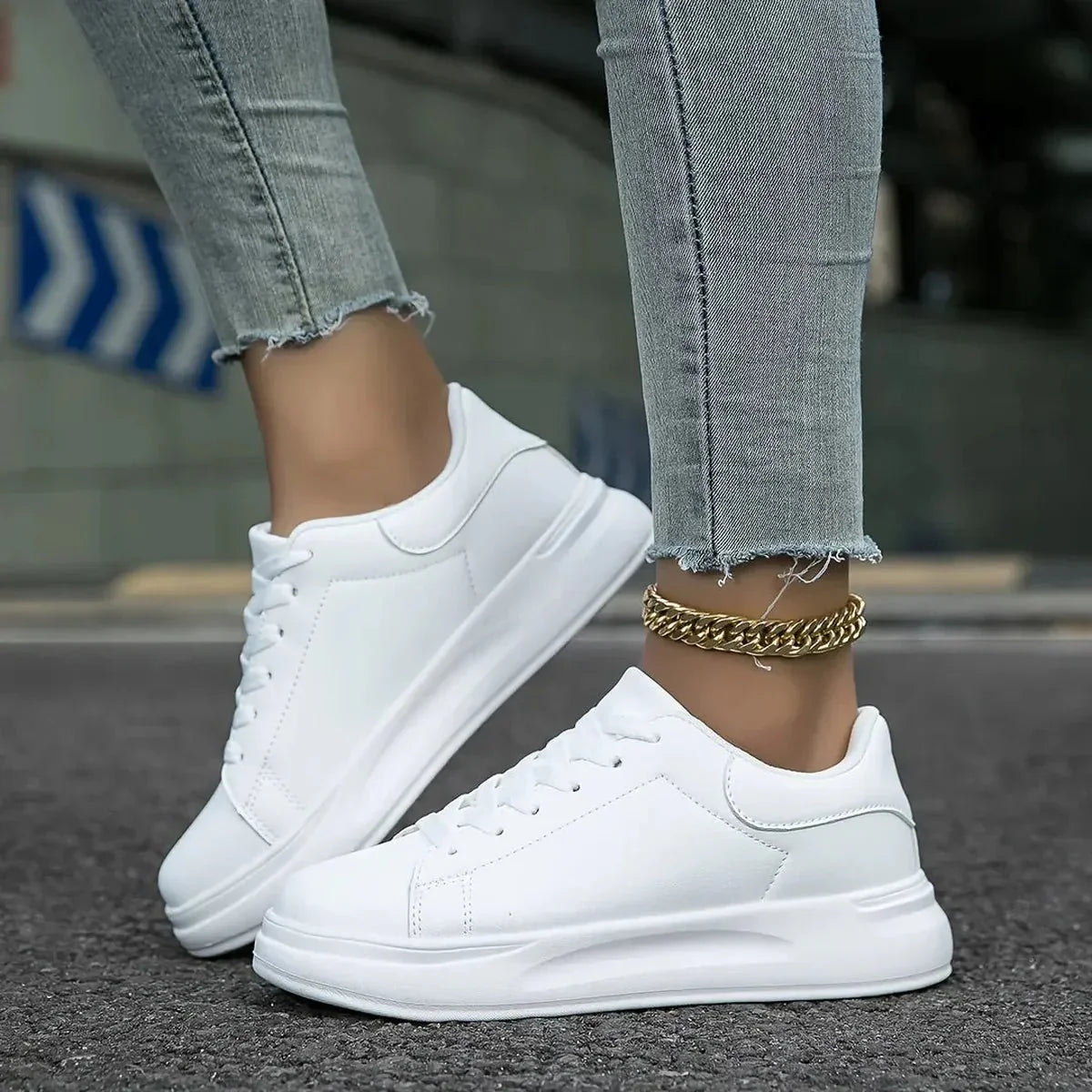 Dorelia | urbane Sneaker für Damen mit klarem Design und Schnürsenkeln