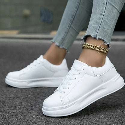 Dorelia | urbane Sneaker für Damen mit klarem Design und Schnürsenkeln