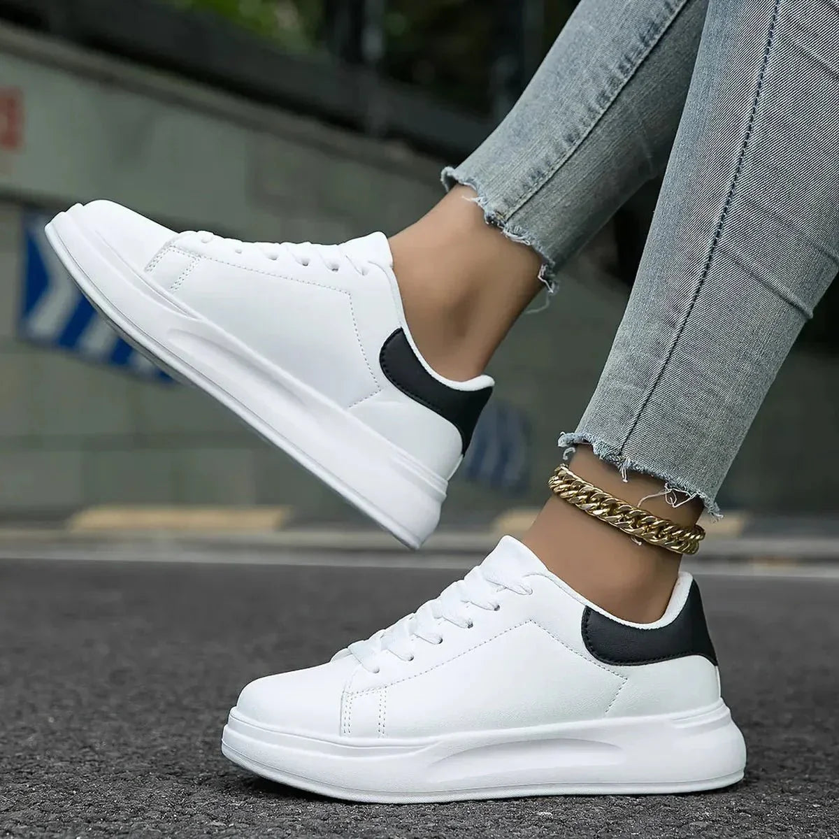 Dorelia | urbane Sneaker für Damen mit klarem Design und Schnürsenkeln