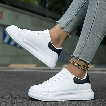 Dorelia | urbane Sneaker für Damen mit klarem Design und Schnürsenkeln