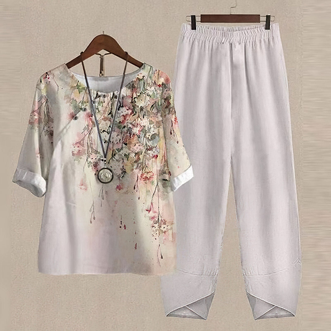 Elanira | Women's Casual Outfit with Loose Blouse and Tight Pants | Soft