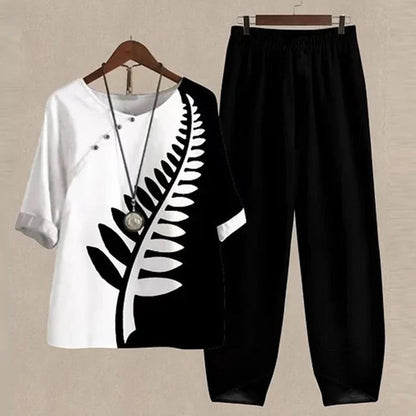 Elanira | Women's Casual Outfit with Loose Blouse and Tight Pants | Soft