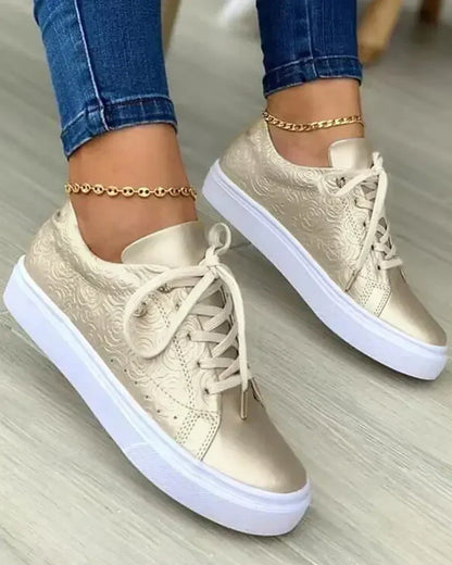Selira | Sneakers with gold details and white laces