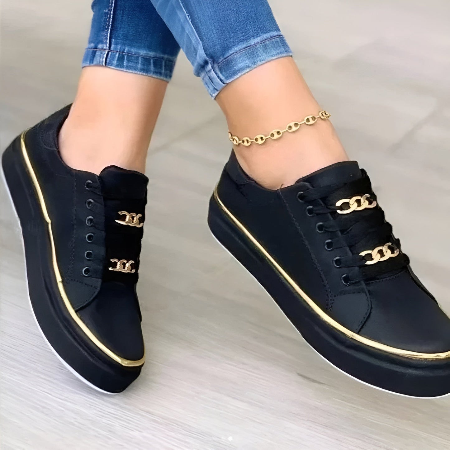 Alexia | Ortopedyczne damskie sneakersy ze sznurowadłami i złotymi detalami