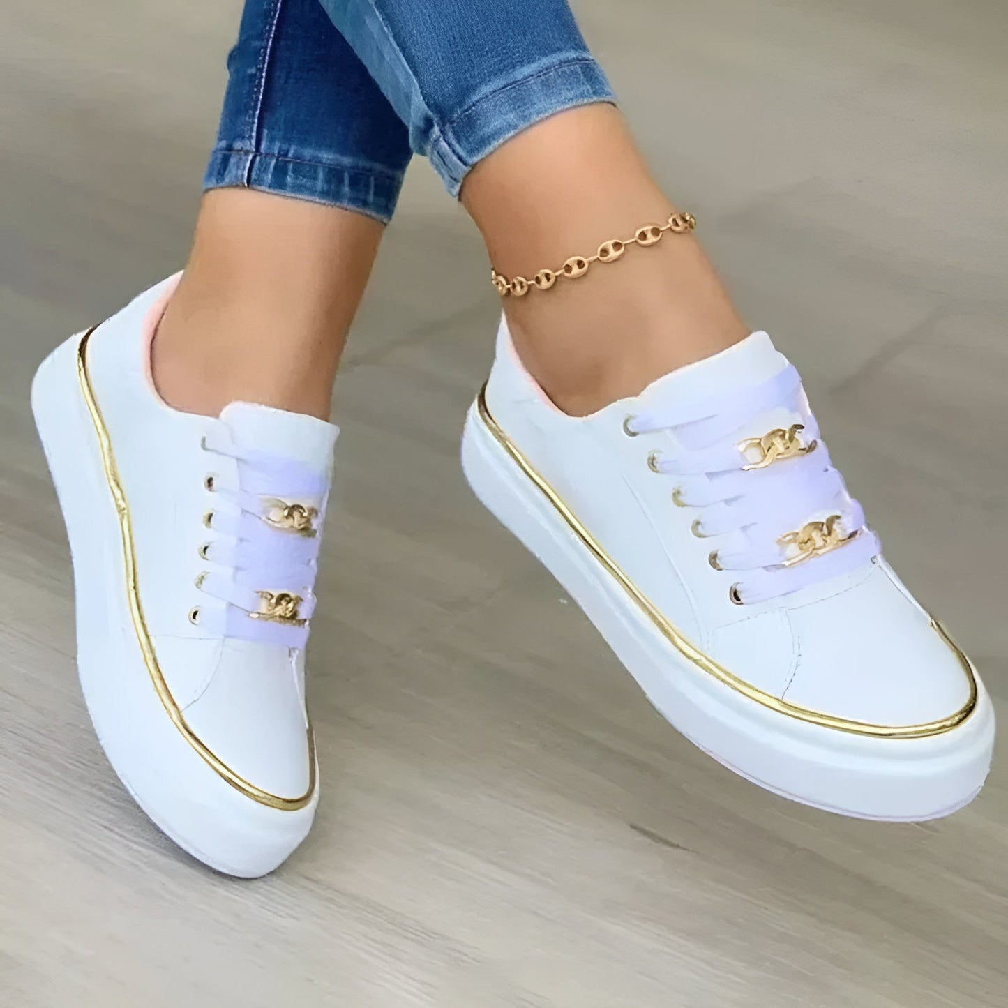 Alexia | Ortopedyczne damskie sneakersy ze sznurowadłami i złotymi detalami