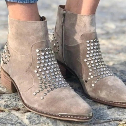Bernardita | Botines con tachuelas y tacón ancho lateral