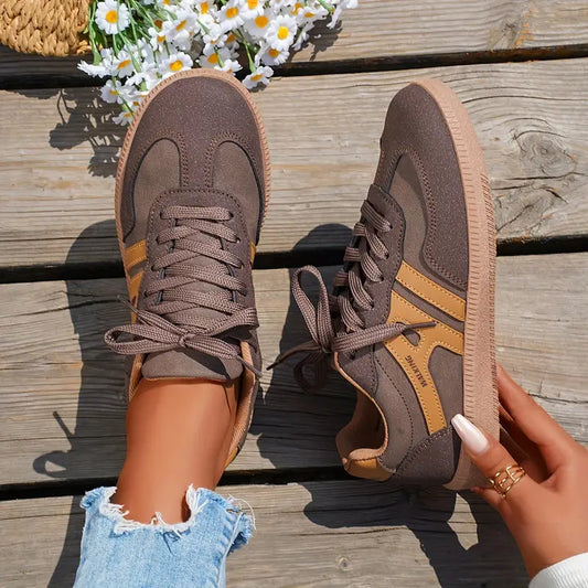 Marta | Retro-Sneaker mit Schnürsenkeln und flacher Sohle