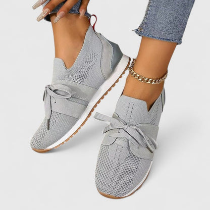 Mirela | zapatillas ortopédicas con tejido transpirable y cordones