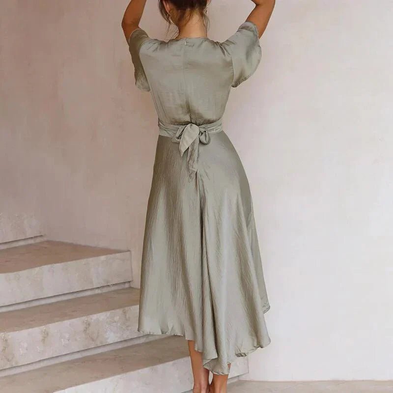 Priscila | Robe midi pour femme avec décolleté en V profond