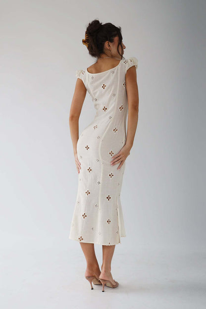 Aurelia | Robe midi de mariage avec broderie et fines bretelles pour femme