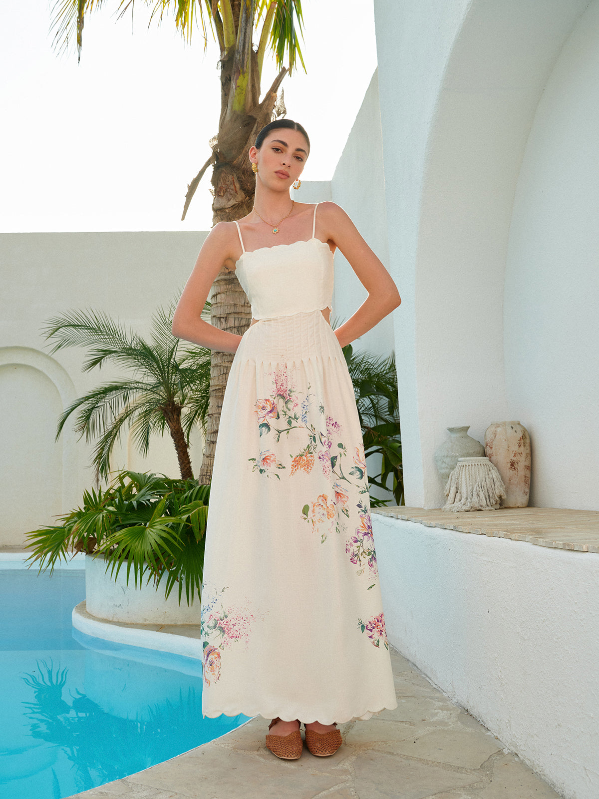 Rebeca | Vestido maxi para mujer floral con aberturas y bajo ondulado