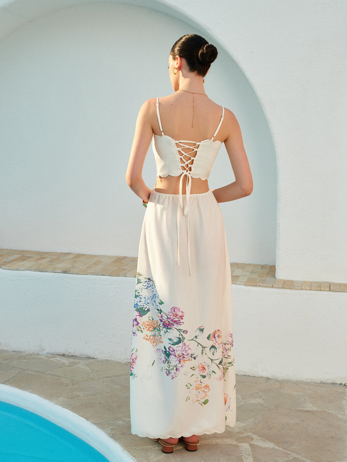 Rebeca | Vestido maxi para mujer floral con aberturas y bajo ondulado