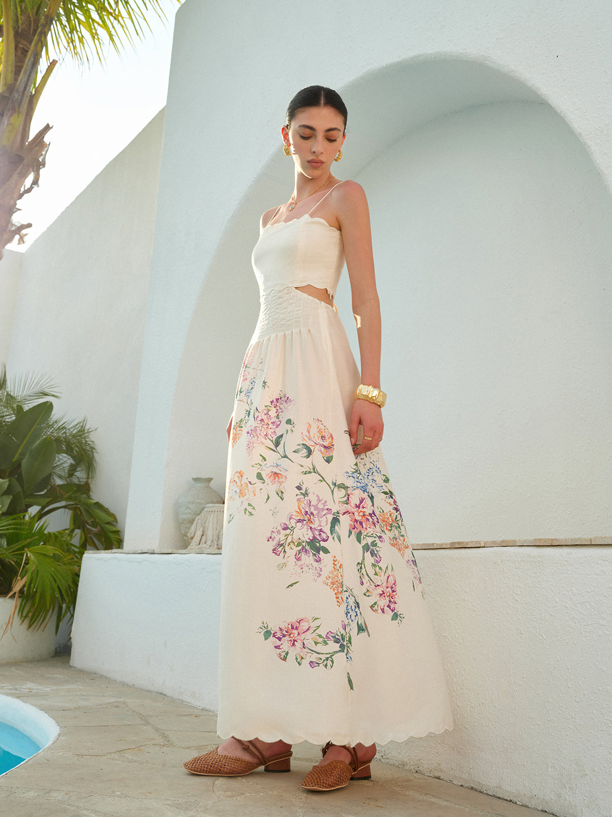 Rebeca | Vestido maxi para mujer floral con aberturas y bajo ondulado