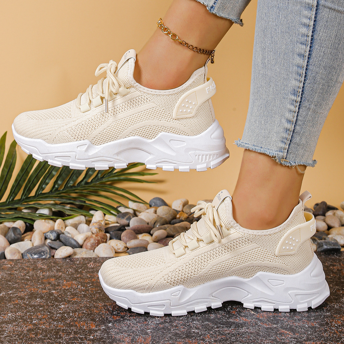 Maelia | orthopädische Sneaker mit dicker Sohle und Schnürsenkeln