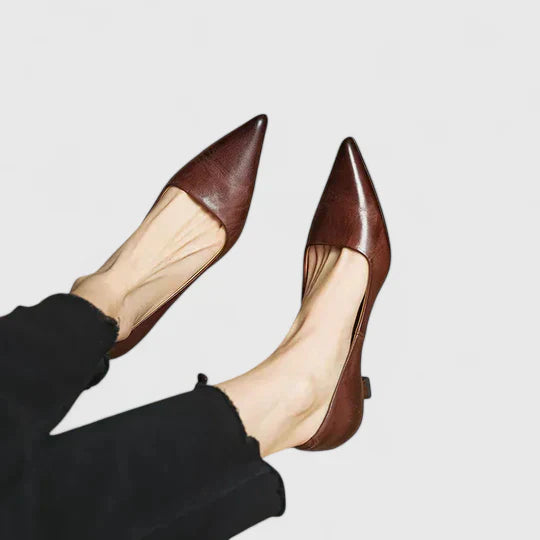Isidora | Orthopädische Pumps mit spitzer Spitze und niedrigem Absatz  