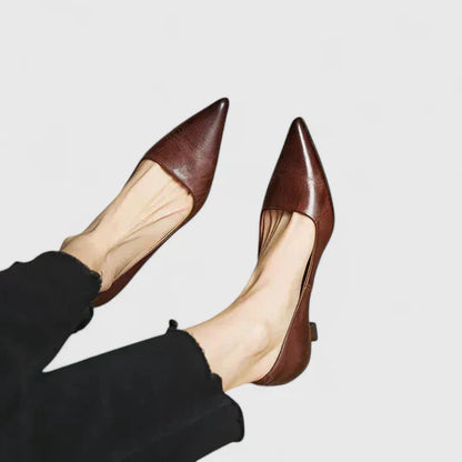 Isidora | Orthopädische Pumps mit spitzer Spitze und niedrigem Absatz  