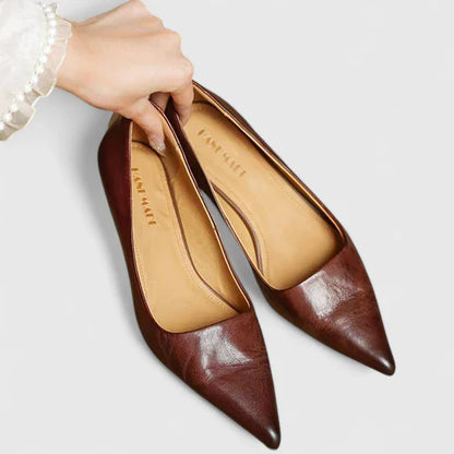 Isidora | Orthopädische Pumps mit spitzer Spitze und niedrigem Absatz  