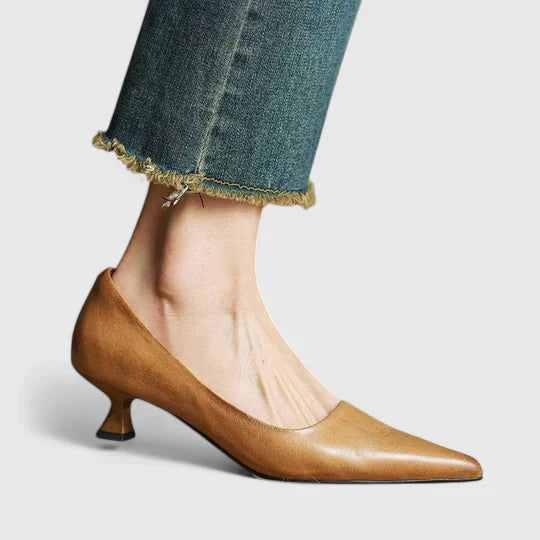 Isidora | Orthopädische Pumps mit spitzer Spitze und niedrigem Absatz  