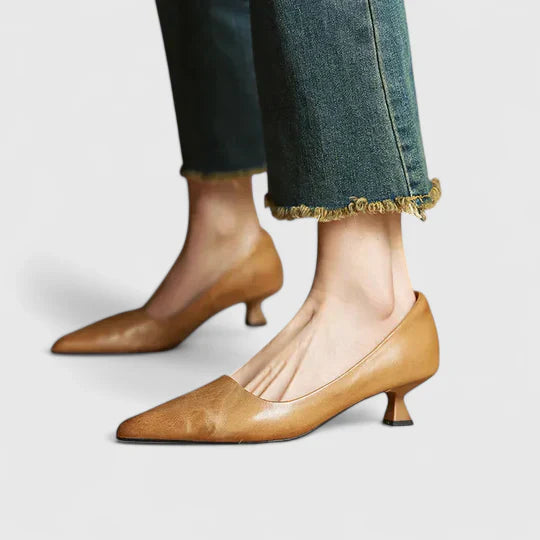Isidora | Orthopädische Pumps mit spitzer Spitze und niedrigem Absatz  