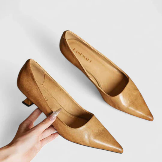 Isidora | Orthopädische Pumps mit spitzer Spitze und niedrigem Absatz  