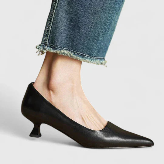 Isidora | Orthopädische Pumps mit spitzer Spitze und niedrigem Absatz  