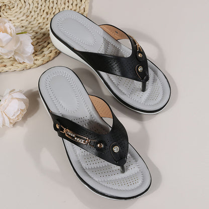 Tarsila | Sandalias de cuña para mujer con tiras decorativas | Elegantes