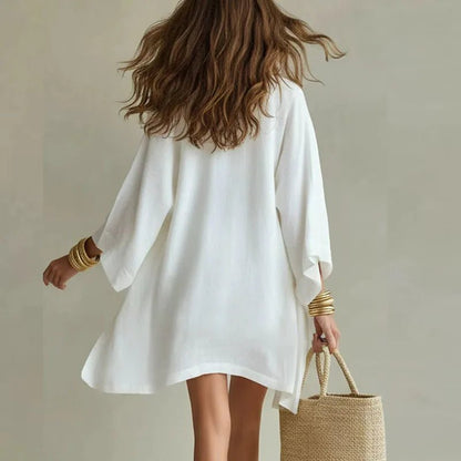 Magdalena | Traje de lino para mujer con top en V y shorts con cordón
