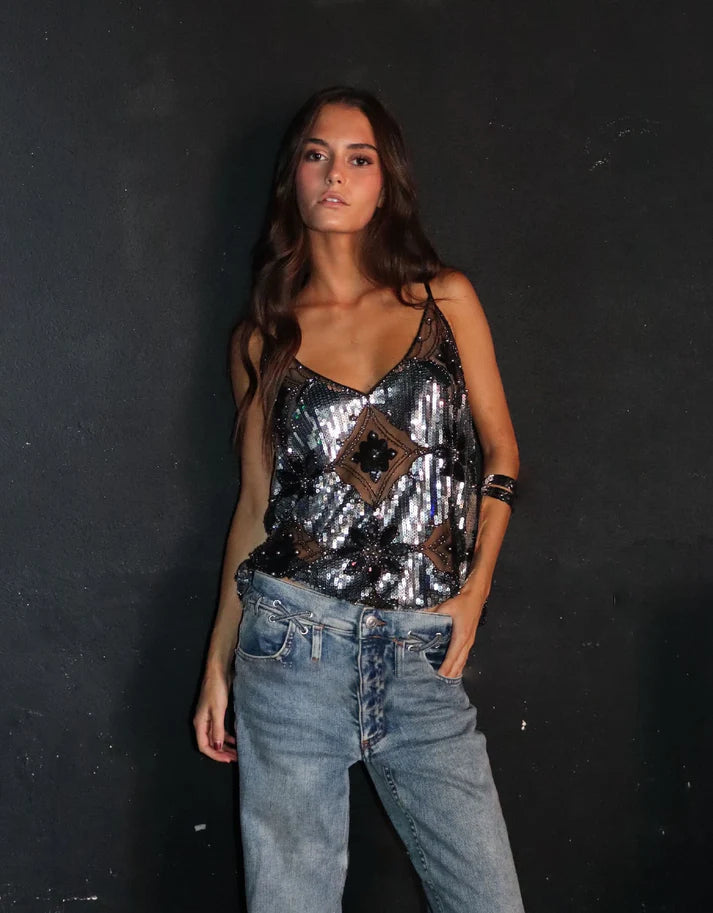 Mireia | Glamouröses Top mit dünnen Trägern und funkelnden Details, figurbetont