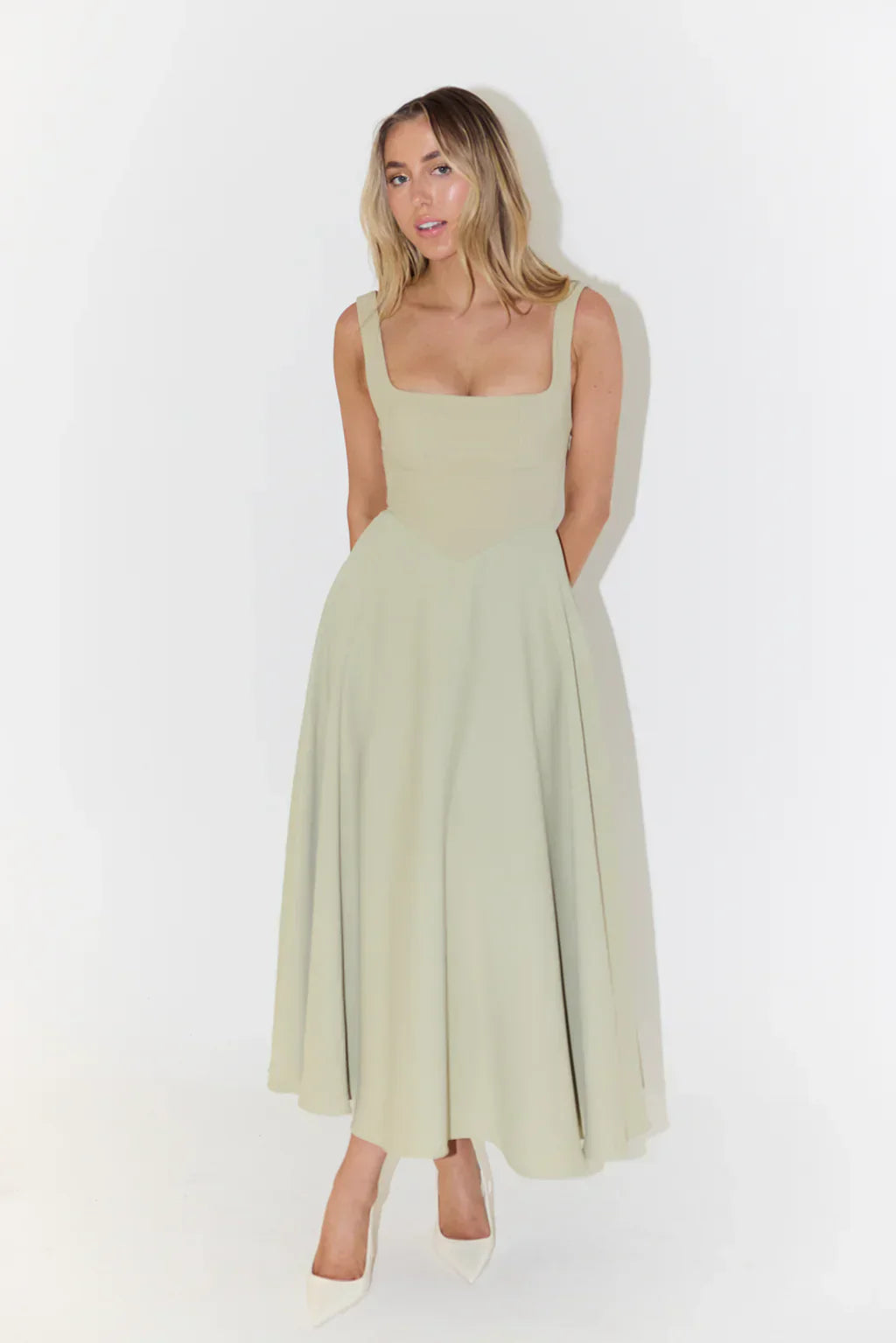 Sergia | Midikleid mit hoher Taille und quadratischem Ausschnitt  