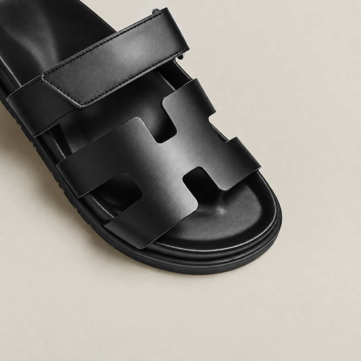 Martín | Sandalen mit verstellbarem Verschluss und breiten offenen Riemen