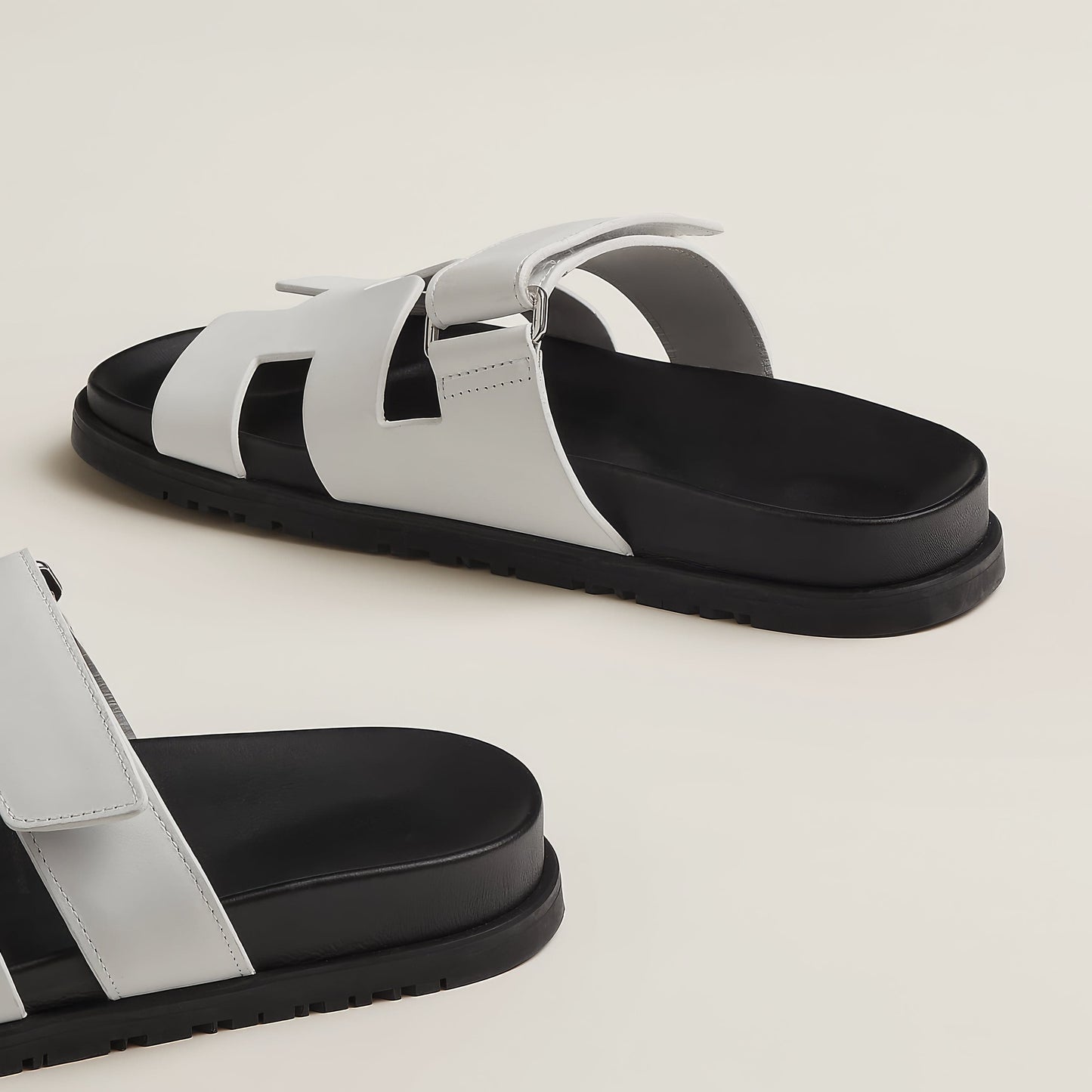 Martín | Sandalen mit verstellbarem Verschluss und breiten offenen Riemen