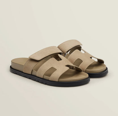 Martín | Sandalen mit verstellbarem Verschluss und breiten offenen Riemen