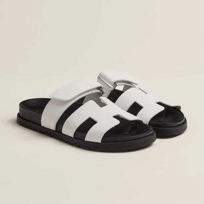 Martín | Sandalen mit verstellbarem Verschluss und breiten offenen Riemen