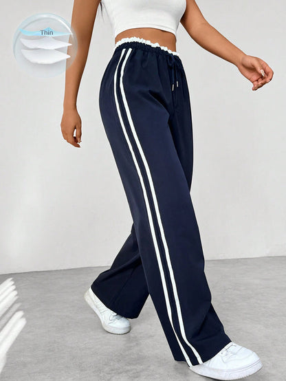 Katia | Sporthose mit hoher Taille, seitlichen Streifen und lockerem Schnitt