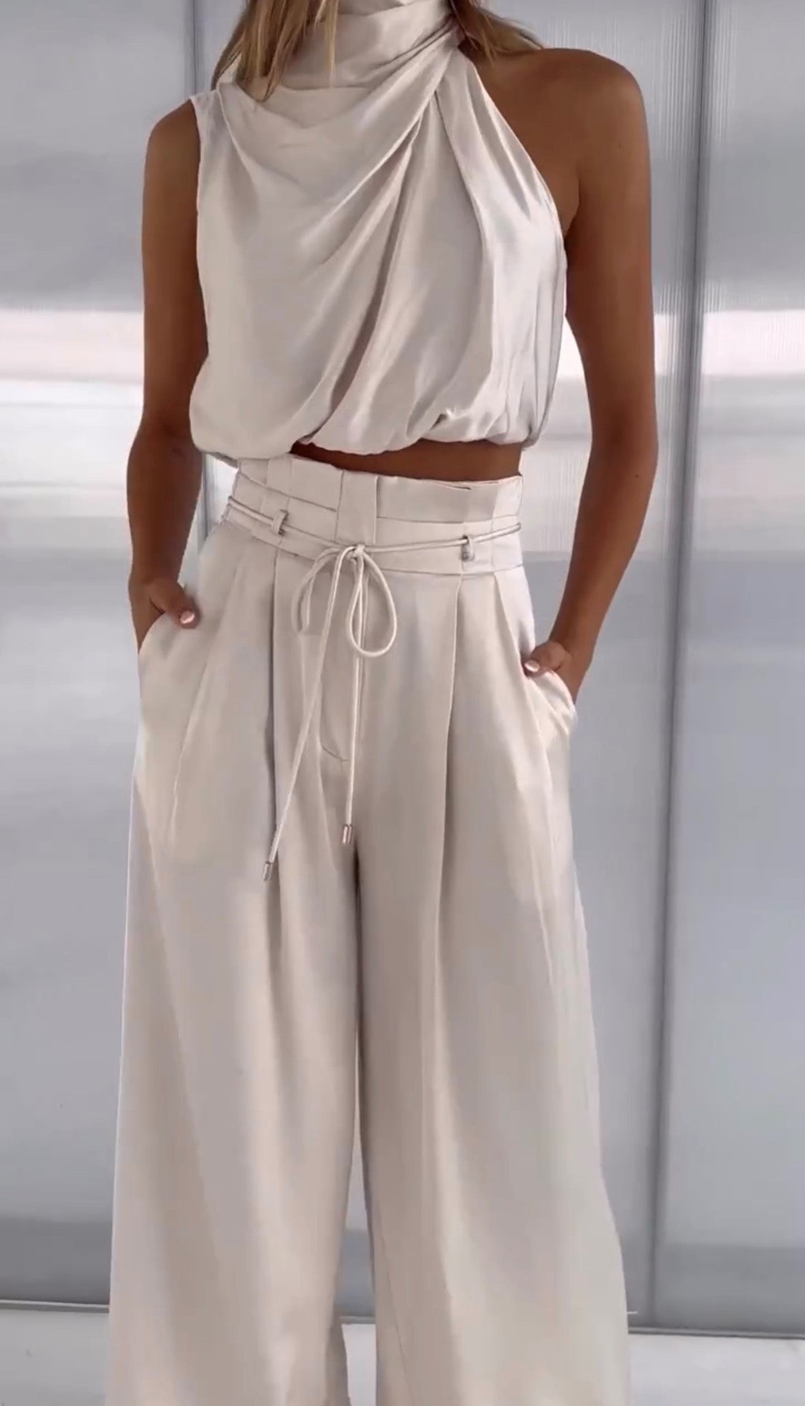 Eloisa | Damen-Set mit Neckholder-Top und weitem Hosenbein  