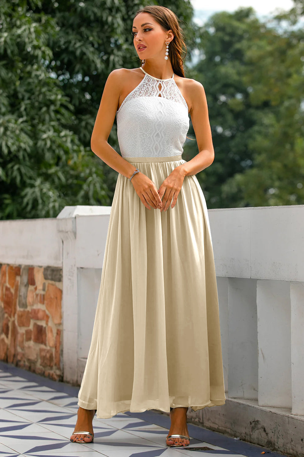 Isabel | Vestido maxi de mujer con cuello halter y encaje