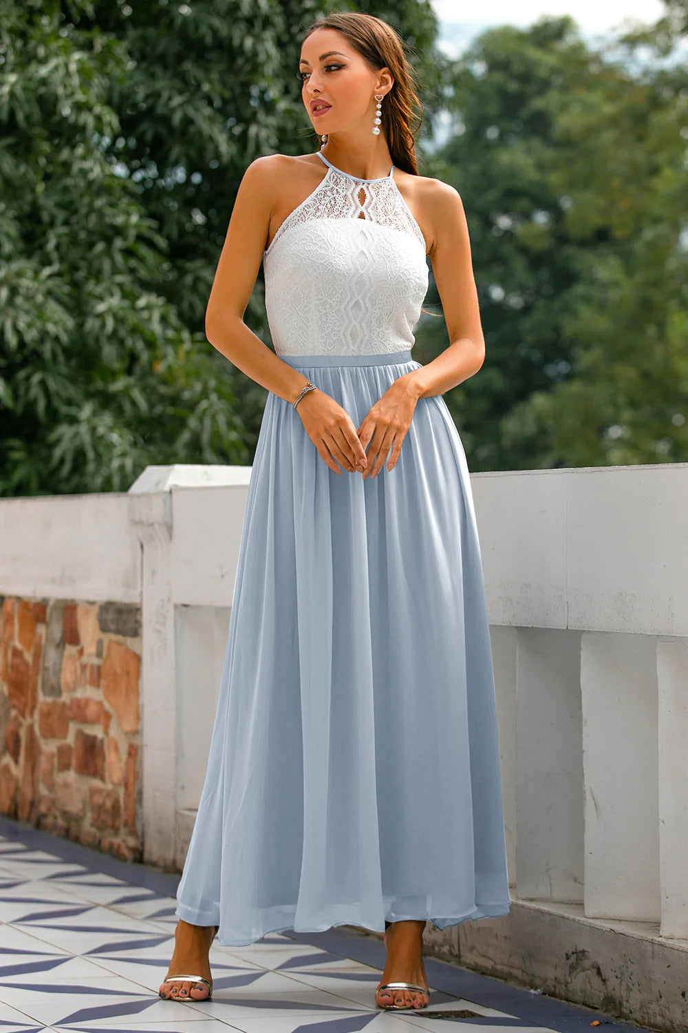 Isabel | Vestido maxi de mujer con cuello halter y encaje