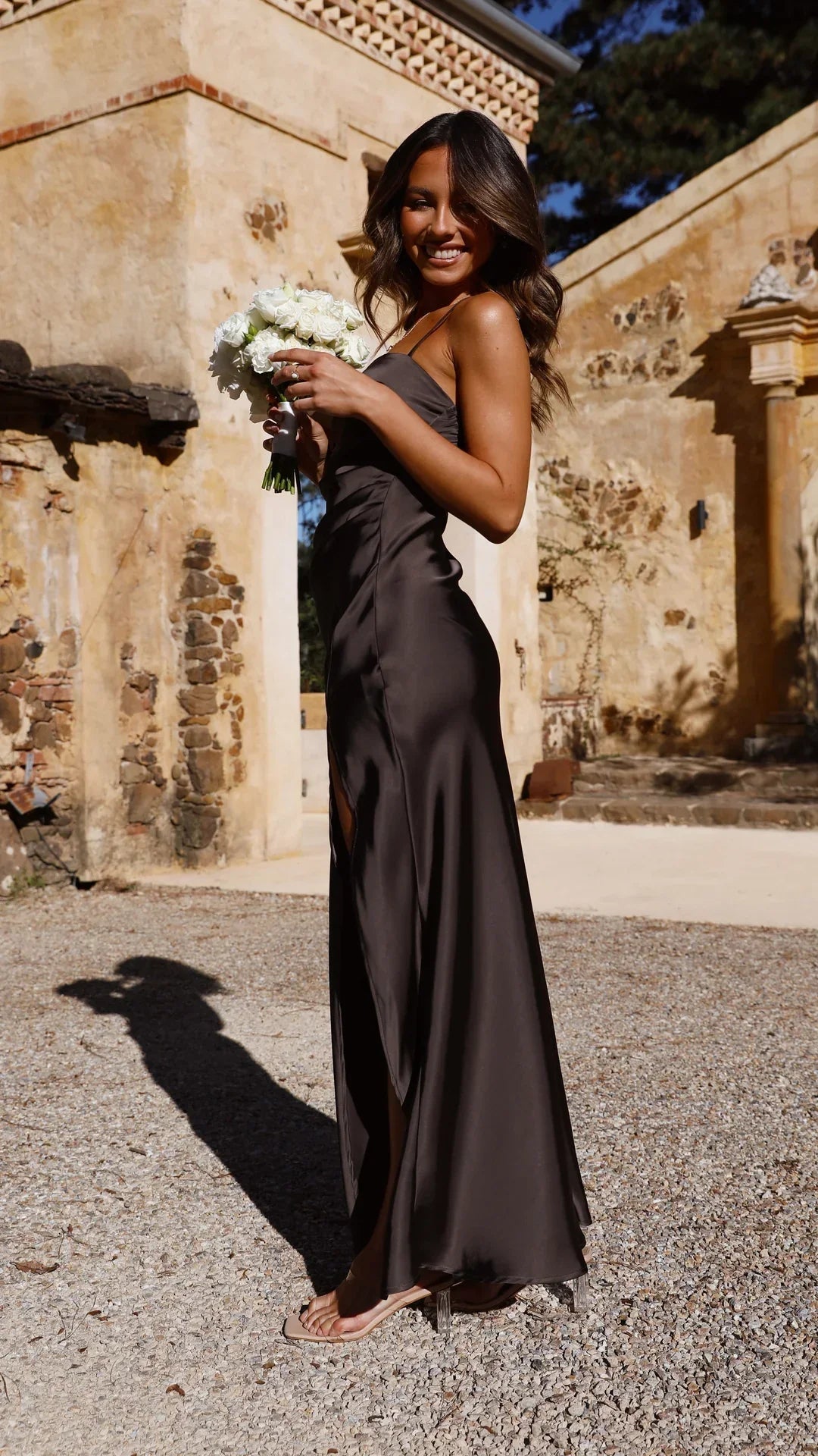 Faresia | Robe longue en satin à fines bretelles pour femme
